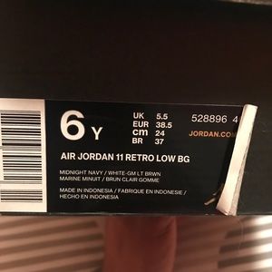 Air Jordan 11 Navy Gum Bottom